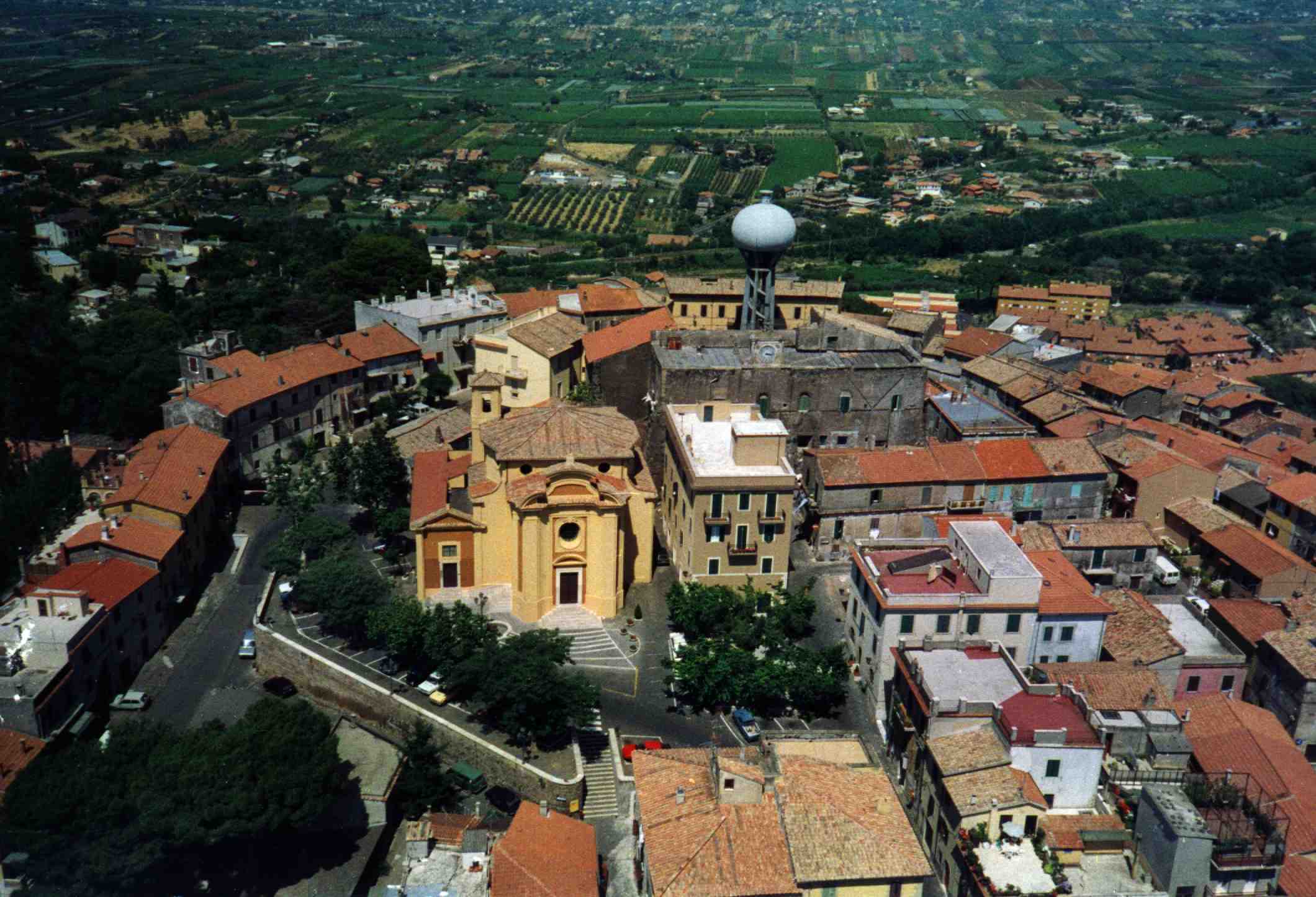 Ordinanza di urgente demolizione serbatoio idrico sopraelevato di via del Plebiscito