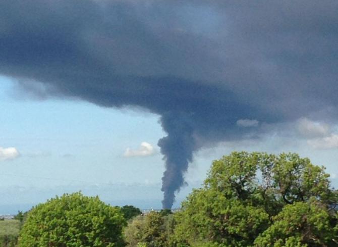 Incendio attività di stoccaggio rifiuti ECO X a Pomezia