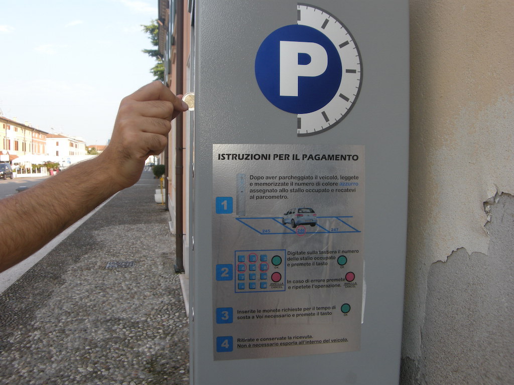 Avviso: al via la sosta a pagamento sulle strisce blu