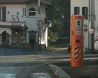 Installazione box contenitori apparecchiature di controllo della velocità su via frascati colonna